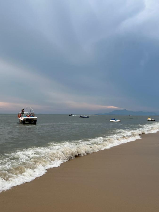 By The Sea Beachfront Designer Suites Penang - Managed By Art Of Tree Batu Ferringhi Esterno foto