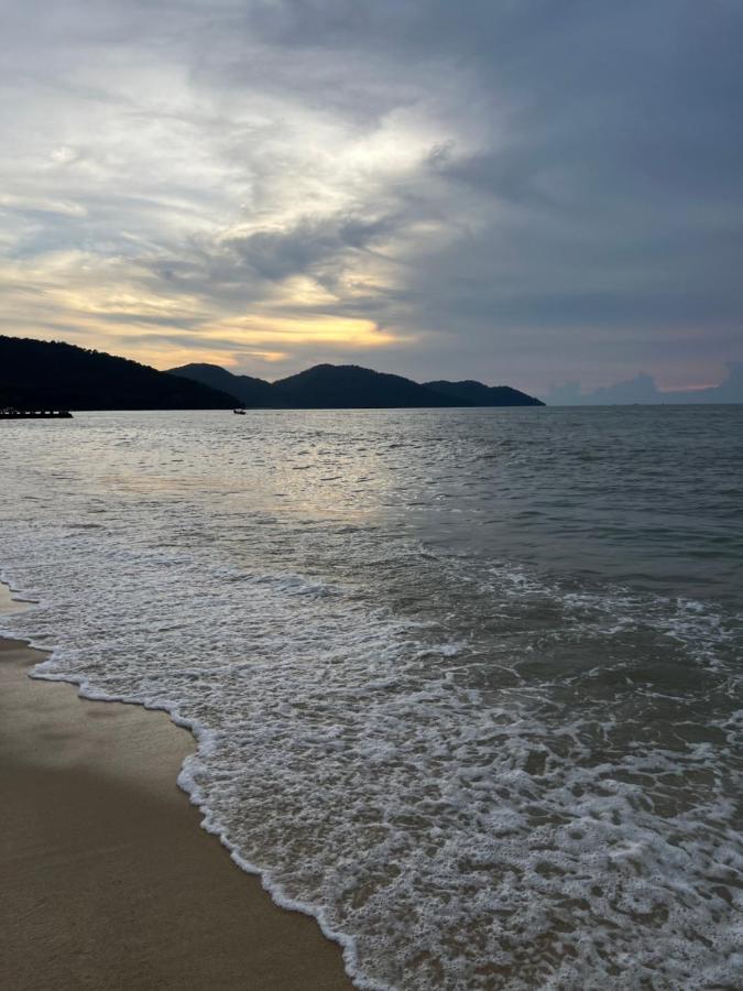 By The Sea Beachfront Designer Suites Penang - Managed By Art Of Tree Batu Ferringhi Esterno foto