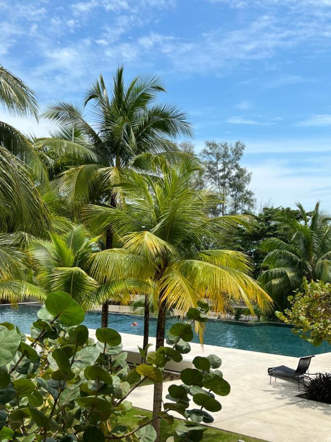 By The Sea Beachfront Designer Suites Penang - Managed By Art Of Tree Batu Ferringhi Esterno foto