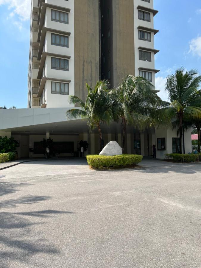 By The Sea Beachfront Designer Suites Penang - Managed By Art Of Tree Batu Ferringhi Esterno foto